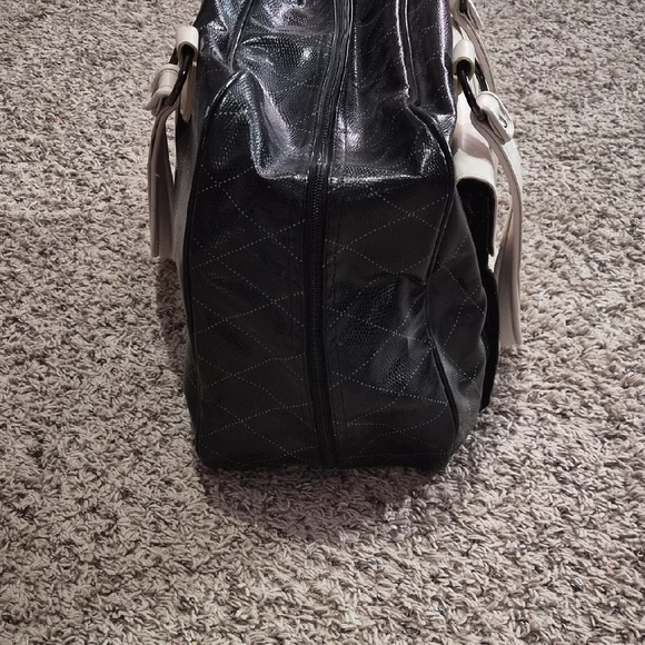 Mary Kay Black and Cream Quilted Travel Bag - Picture 4 of 8